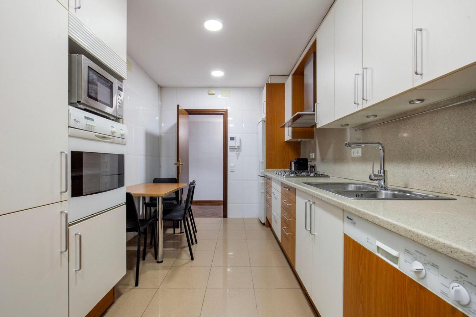 Blueground Galvany Balcony Furnished Bcn-127 Appartement Barcelone