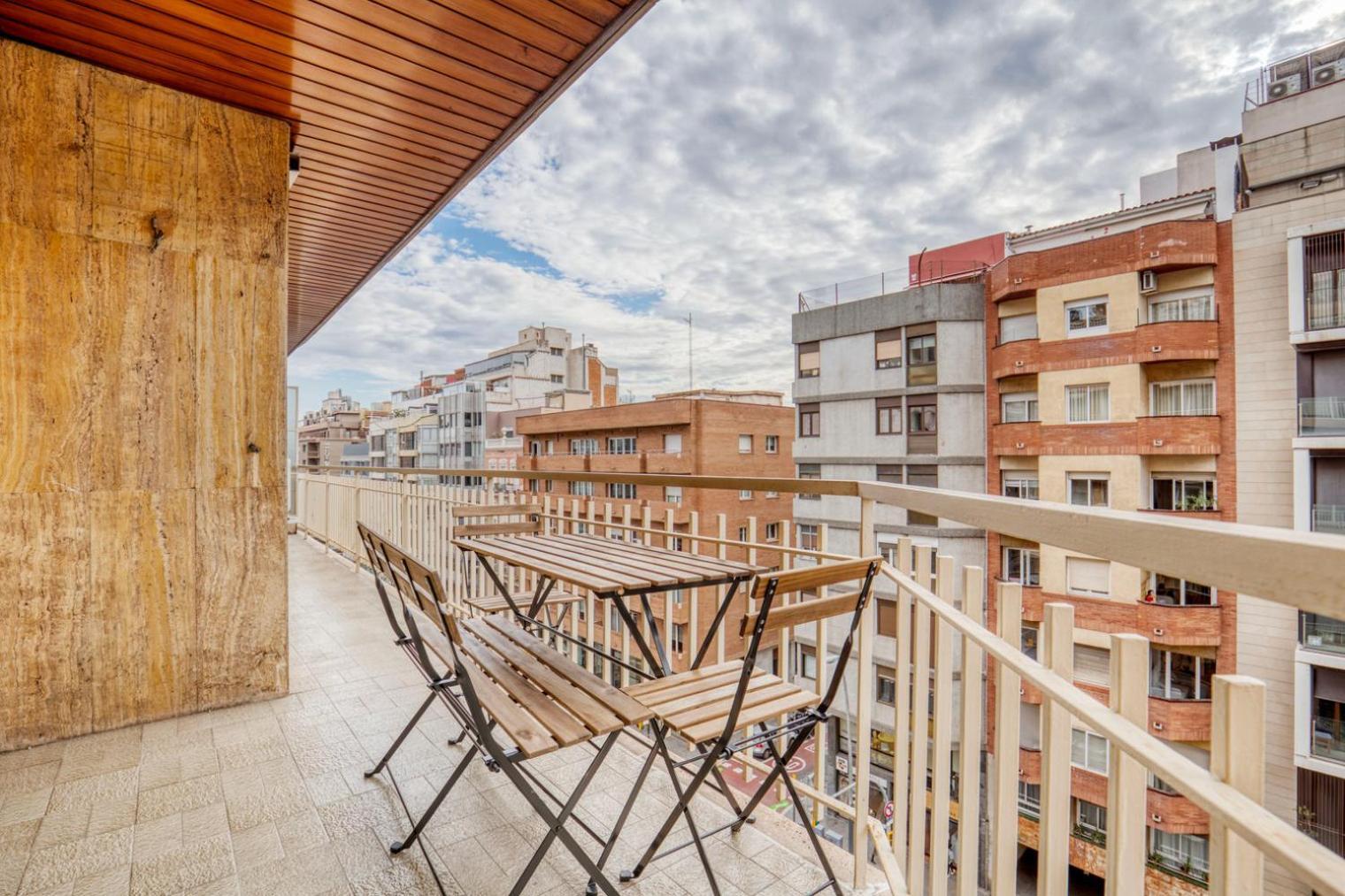Blueground Galvany Balcony Furnished Bcn-127 Barcelone