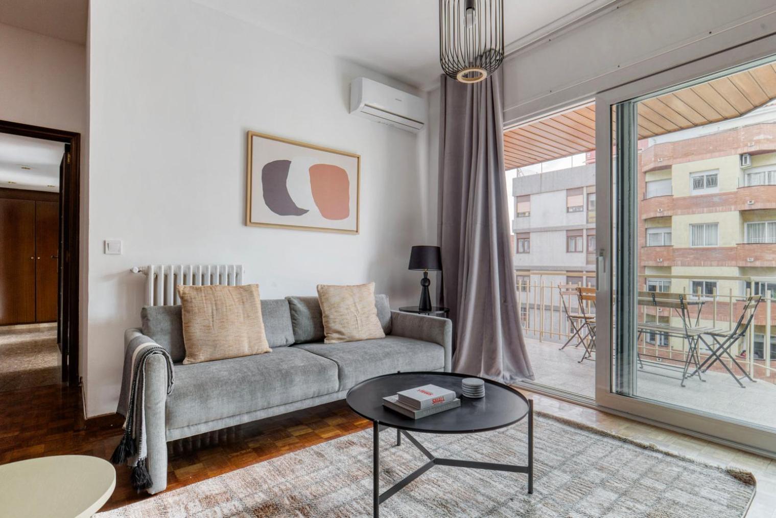 Blueground Galvany Balcony Furnished Bcn-127 Appartement *