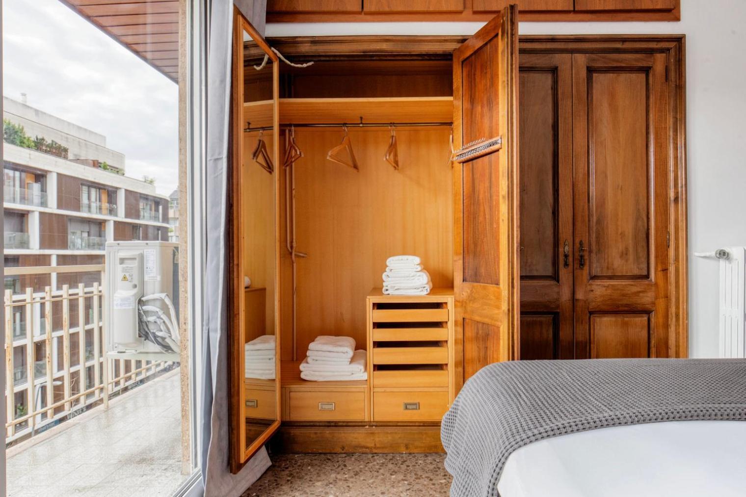Blueground Galvany Balcony Furnished Bcn-127 Appartement